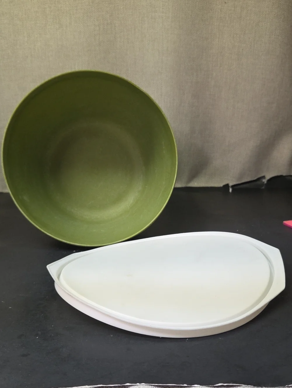 3 Rubbermaid Storage Containers‎ With Lids